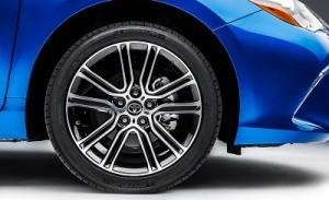 2016-Toyota-Camry-18-inch-Alloy-Wheel