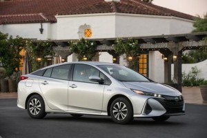 2017_Toyota_Prius_Prime_Premium_013_E549EBA4592732B899245C1BE05053F5A2CD9B74_low